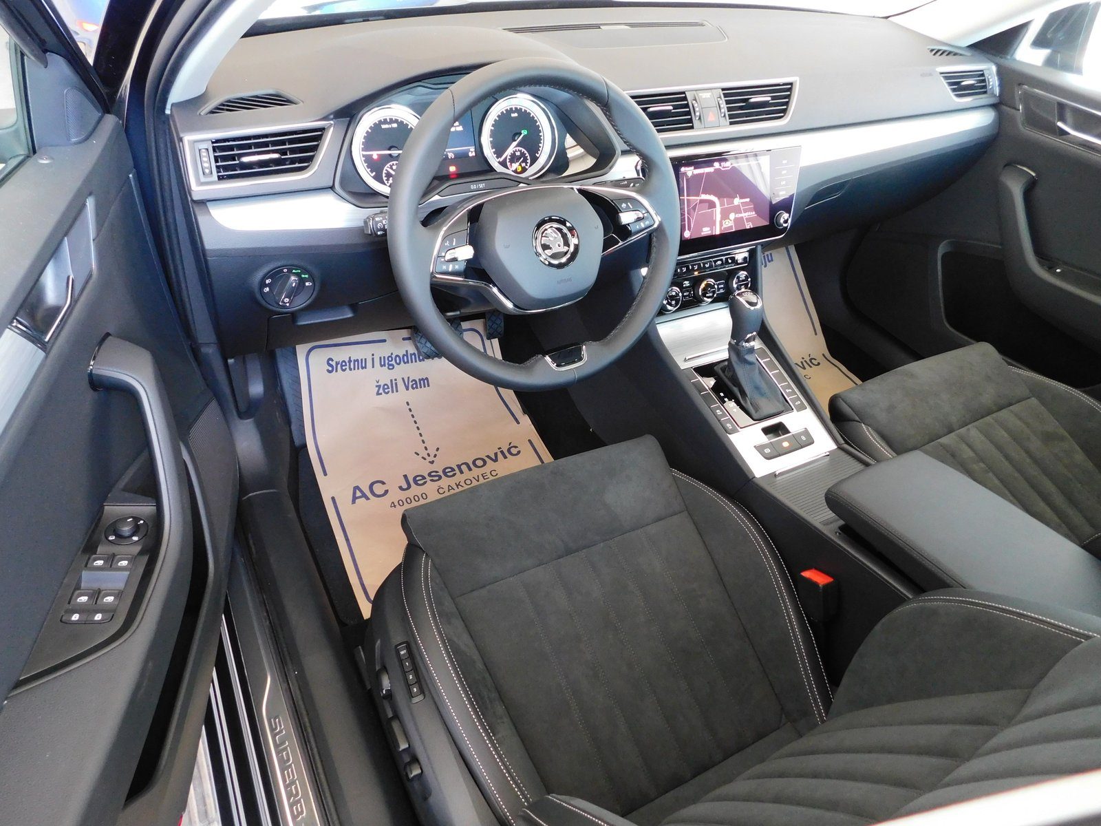 2021 Škoda Superb — fotografija 12
