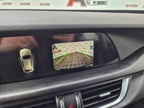 2017 Alfa Romeo Stelvio — sličica 20
