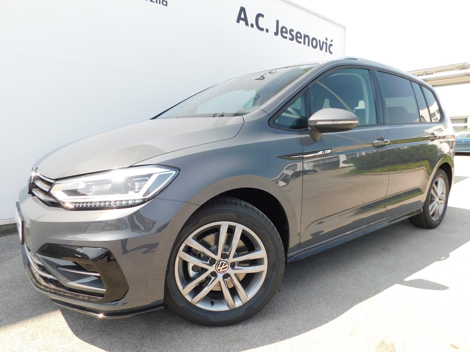 2025 Volkswagen Touran R-Line — fotografija 7