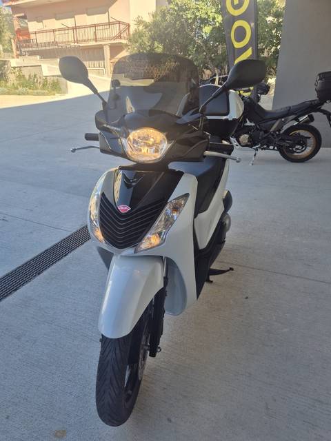 2011 Honda SH125I Sport — sličica 3
