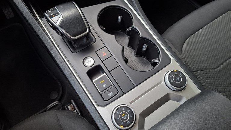 2018 Volkswagen Touareg — fotografija 16