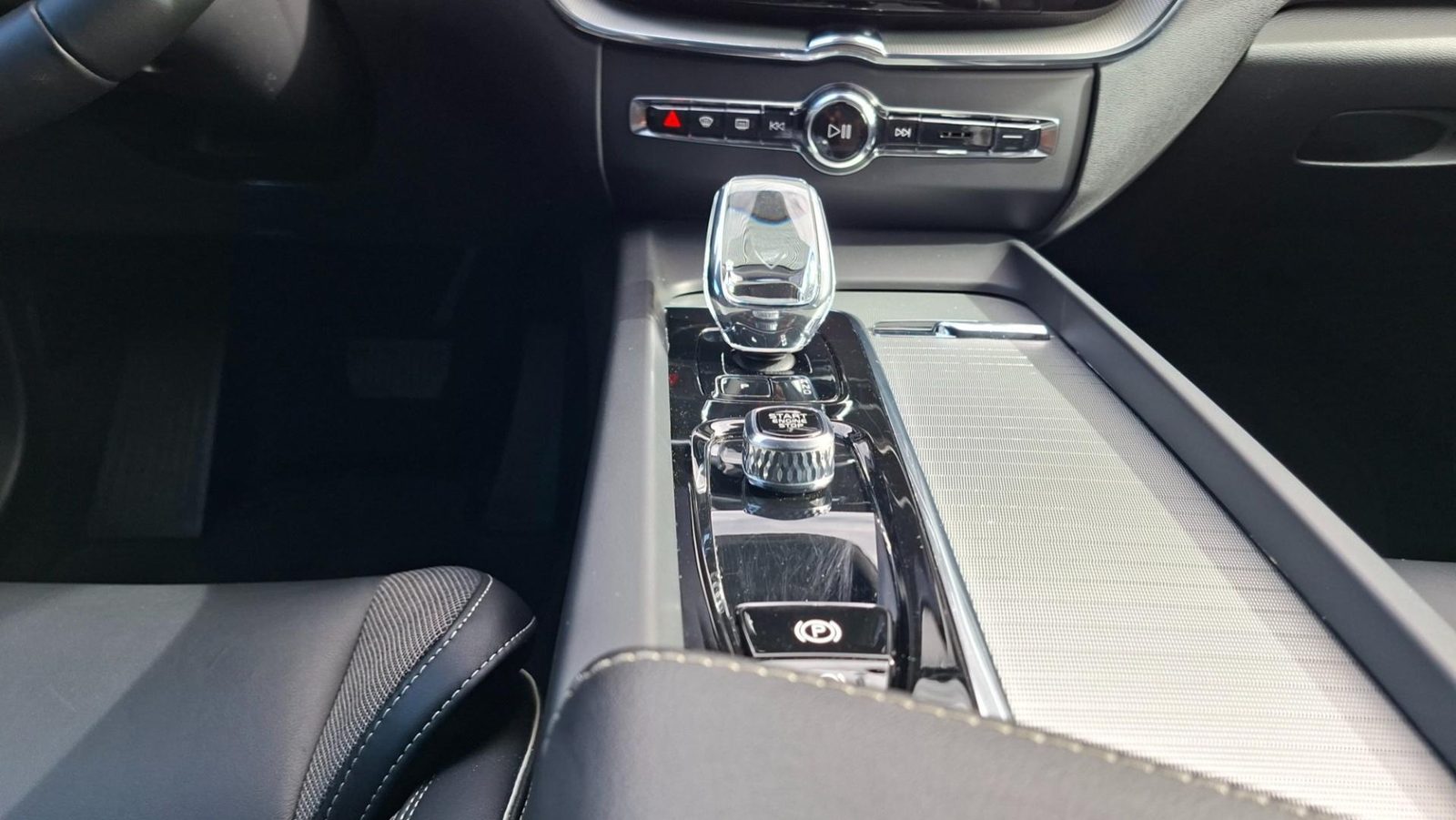 2023 Volvo XC60 — fotografija 14