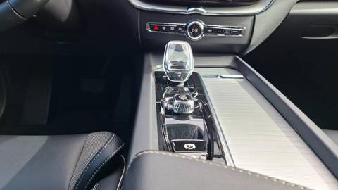 2023 Volvo XC60 — sličica 14