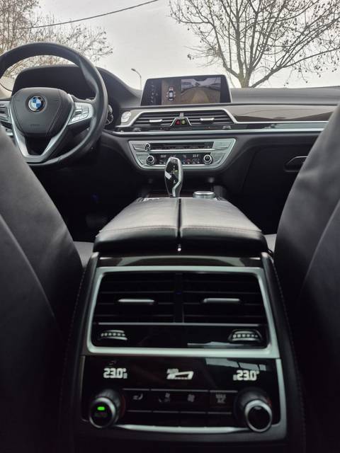 2016 BMW Serija 7 — sličica 23