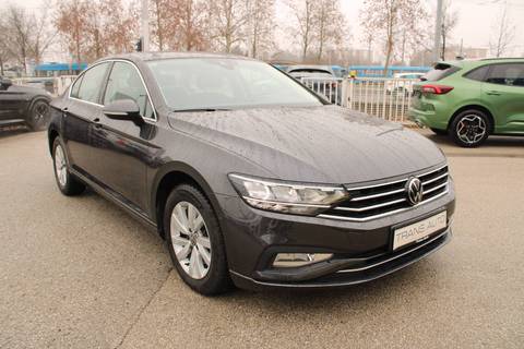 2021 Volkswagen Passat — sličica 3