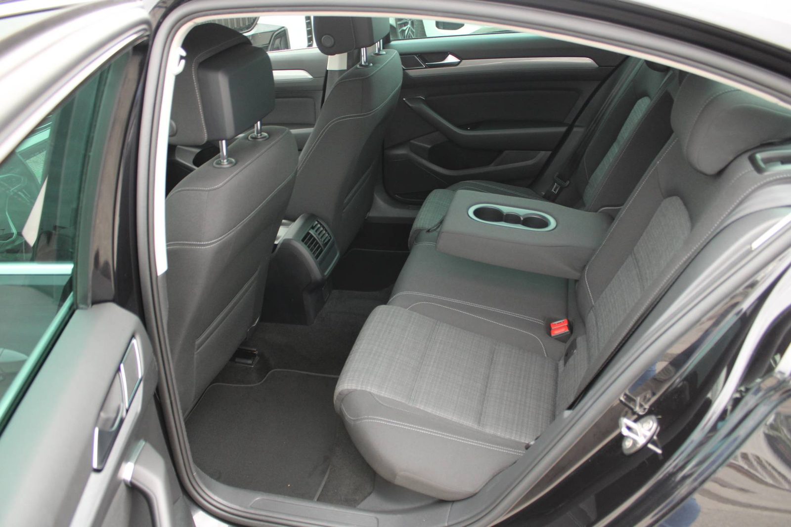 2022 Volkswagen Passat — fotografija 12