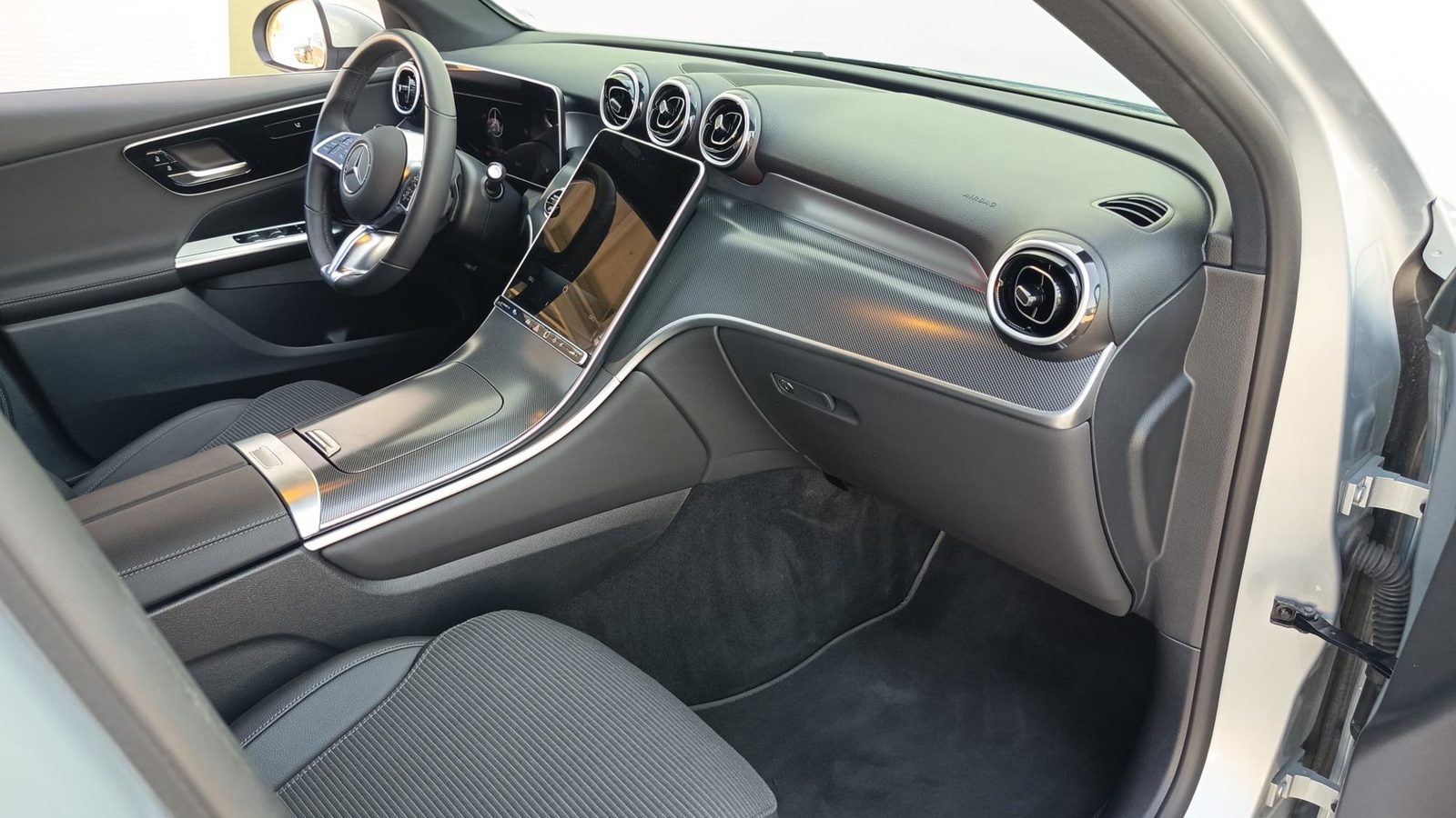 2025 Mercedes-Benz GLC Avantgarde — fotografija 14