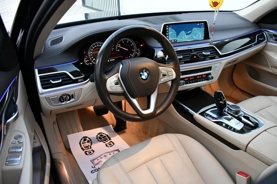 2017 BMW Serija 7 — fotografija 13