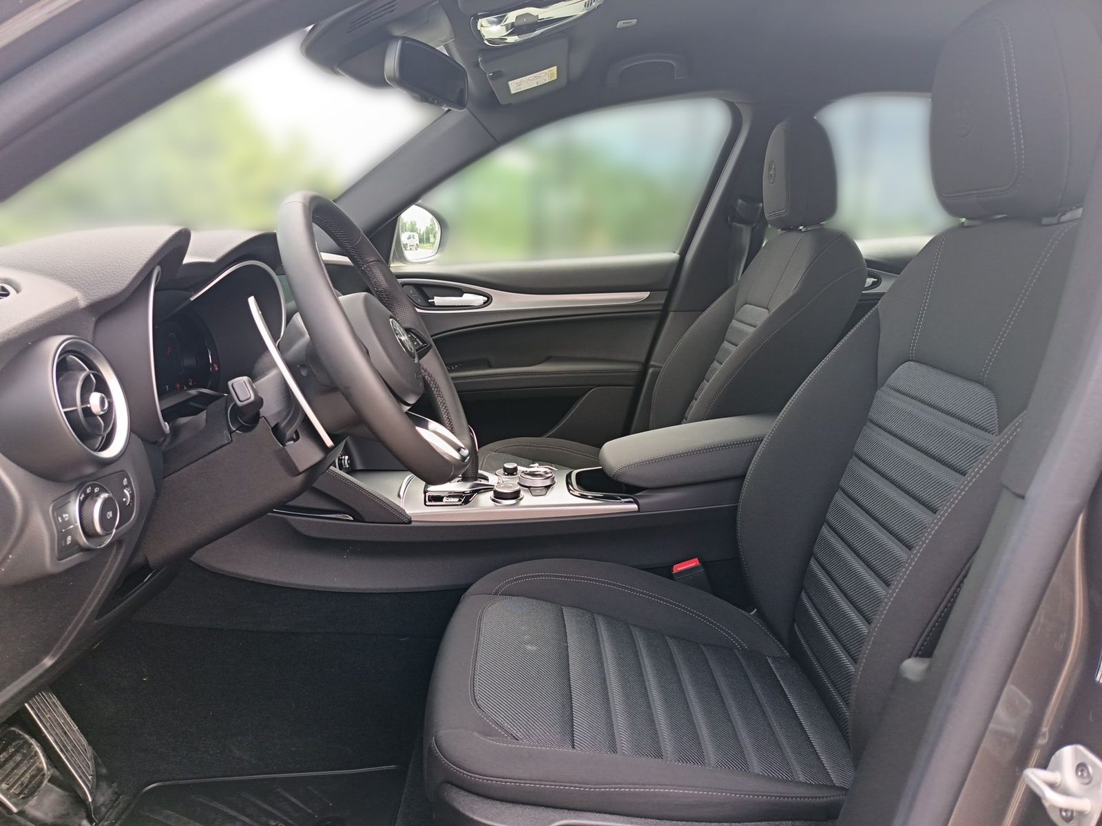 2024 Alfa Romeo Stelvio — fotografija 14