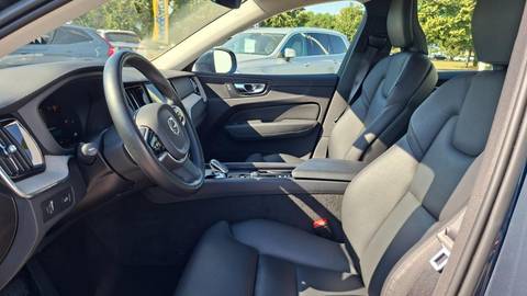 2022 Volvo XC60 — sličica 3