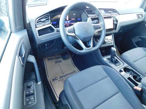 2023 Volkswagen Touran R-Line — sličica 9