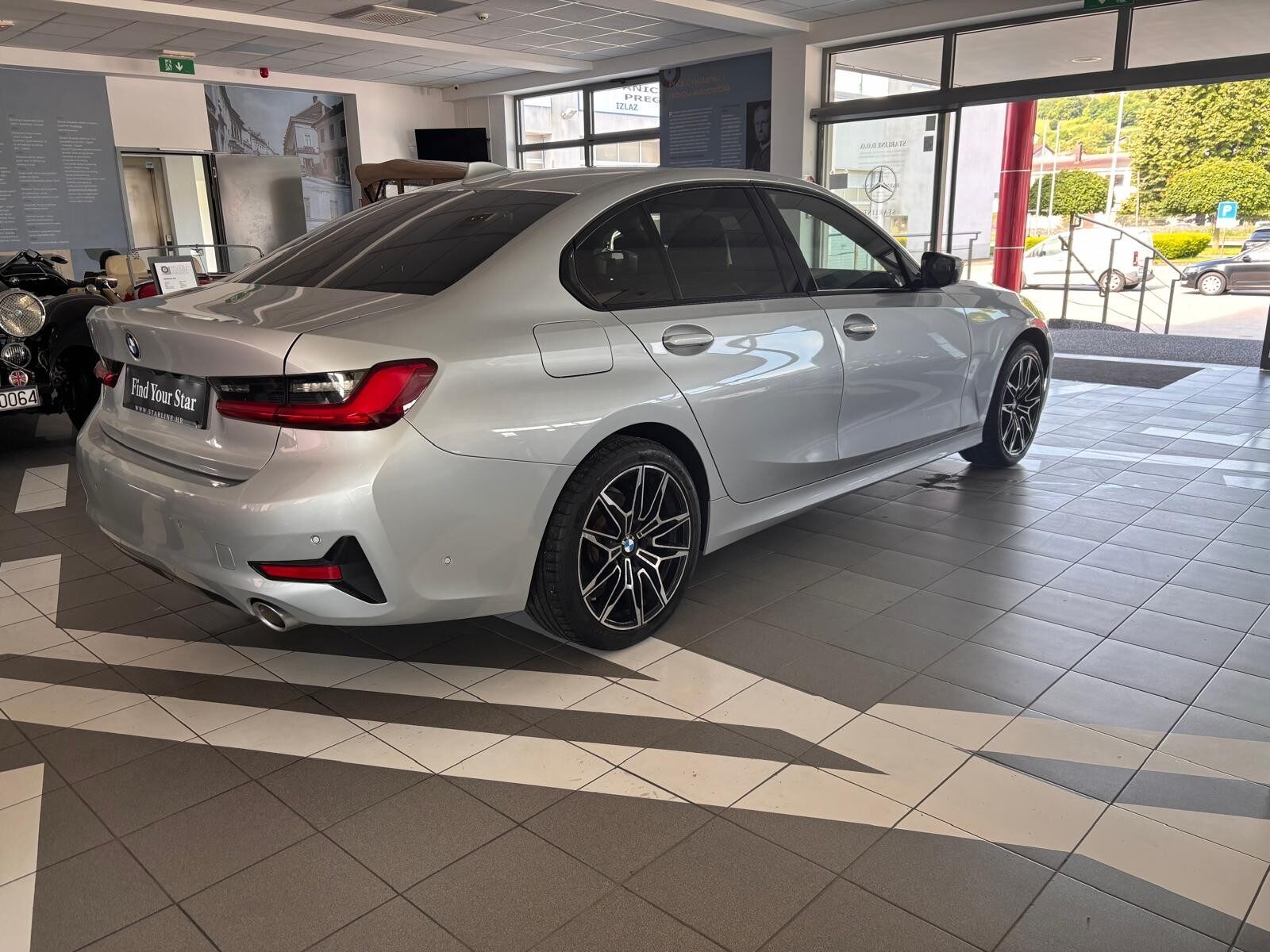 2020 BMW Serija 3 Sport Line — fotografija 8