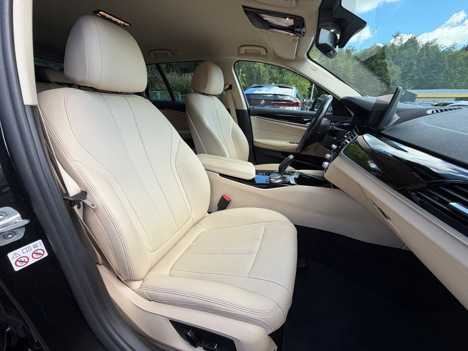 2021 BMW Serija 5 — fotografija 6