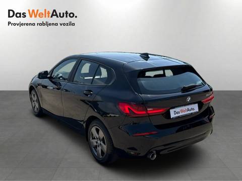 2022 BMW Serija 1 — sličica 3