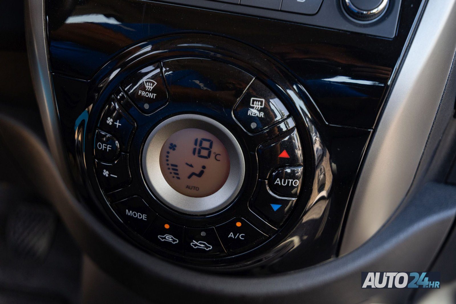 2014 Nissan Micra Acenta — fotografija 17