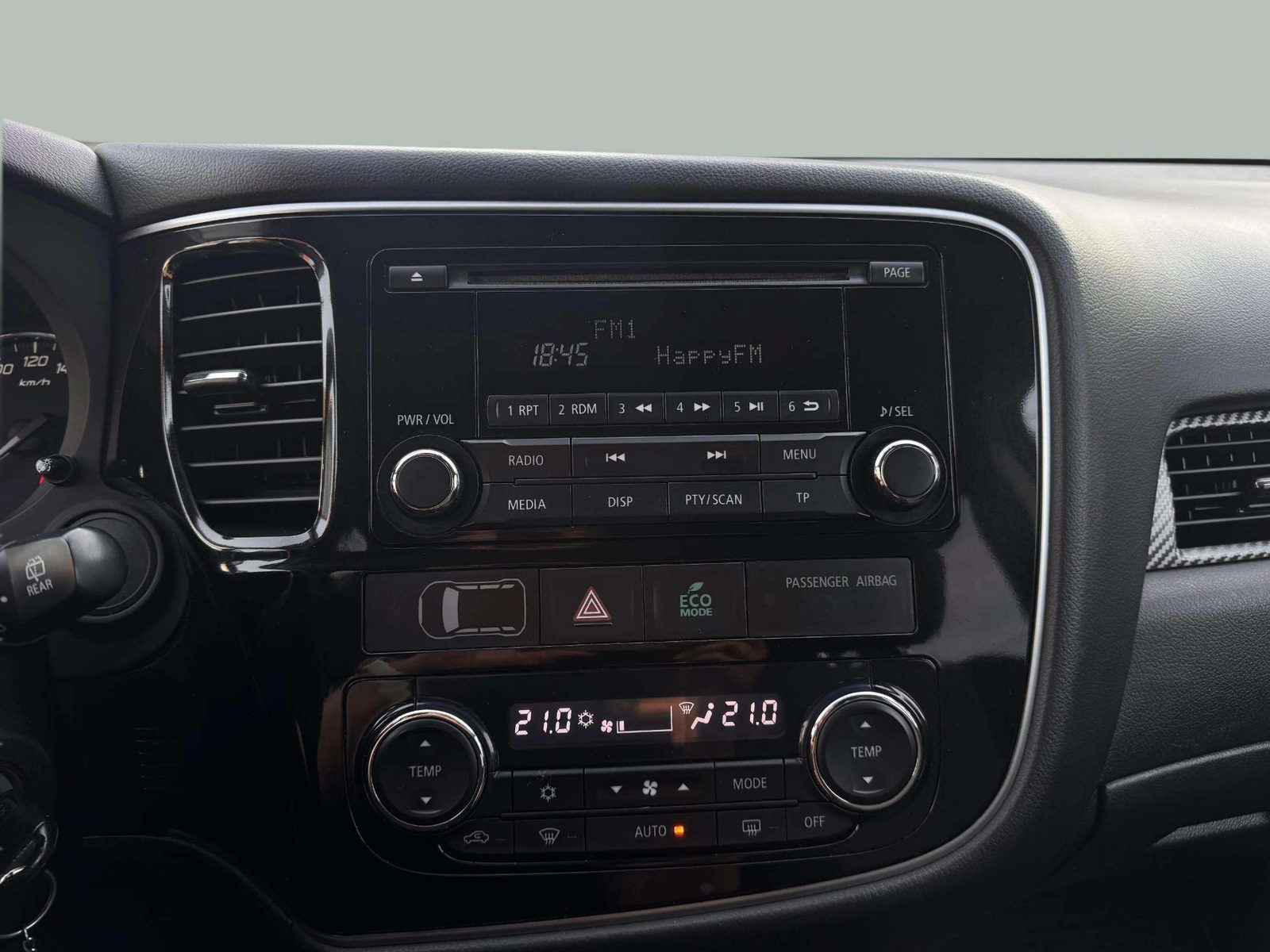 2013 Mitsubishi Outlander — fotografija 17