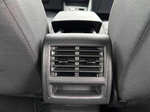 2023 Volkswagen Golf — sličica 19