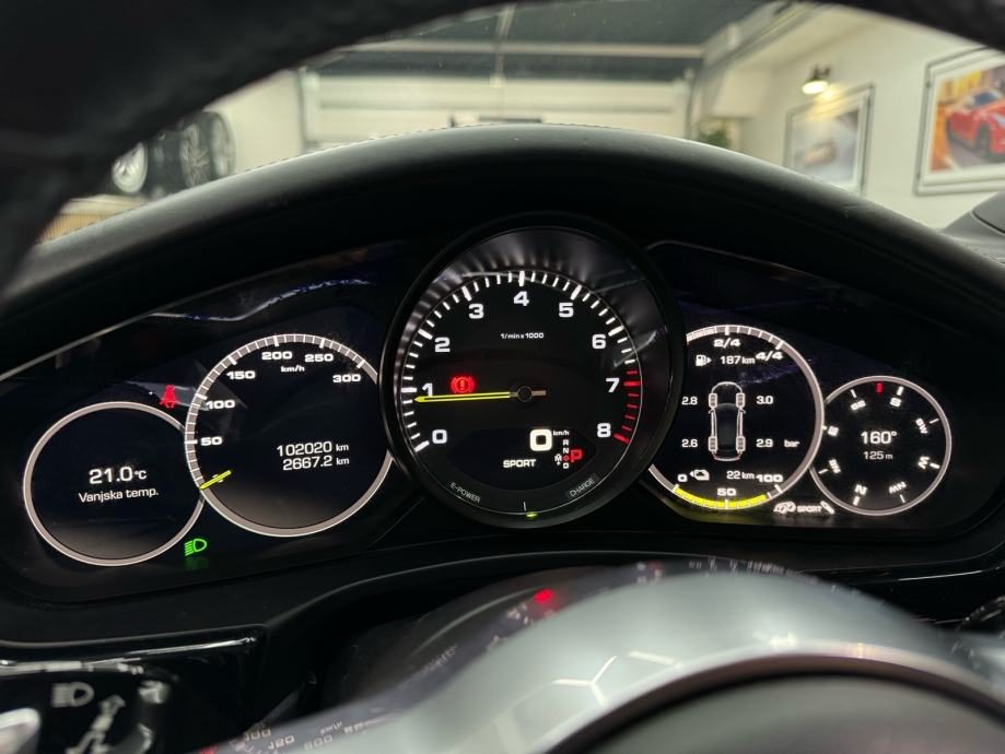 2018 Porsche Panamera — fotografija 10