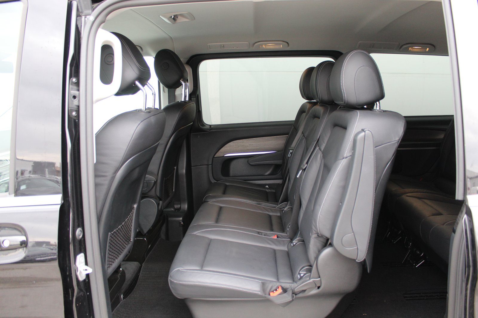 2025 Mercedes-Benz V-klasa — fotografija 11