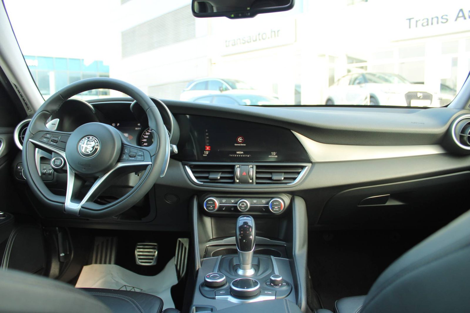 2018 Alfa Romeo Giulia — fotografija 14
