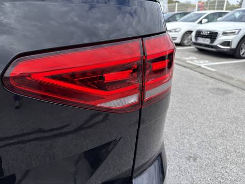 2022 Volkswagen Touran — sličica 17