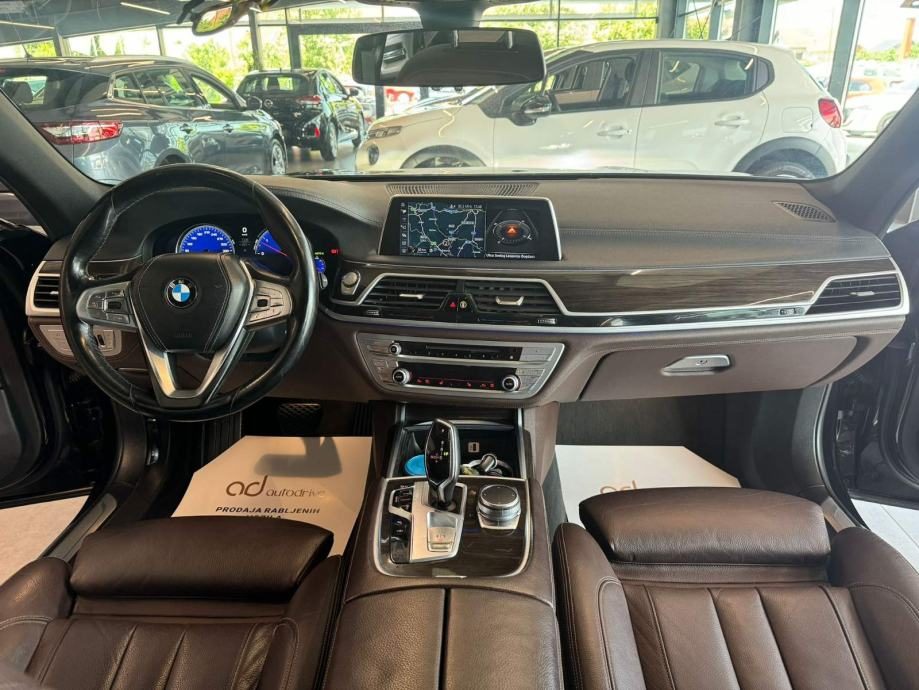 2017 BMW Serija 7 — fotografija 14