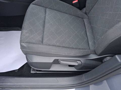 2024 Volkswagen Golf — sličica 17