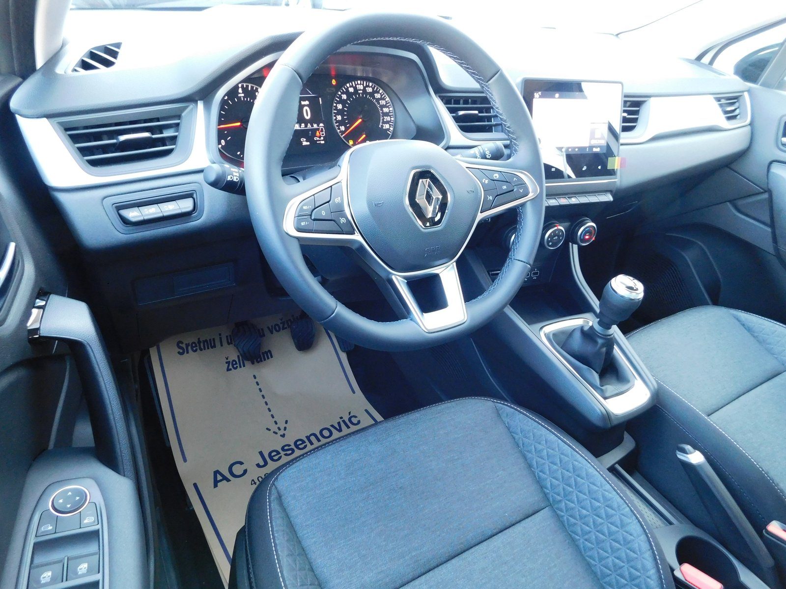 2023 Renault Captur — fotografija 8