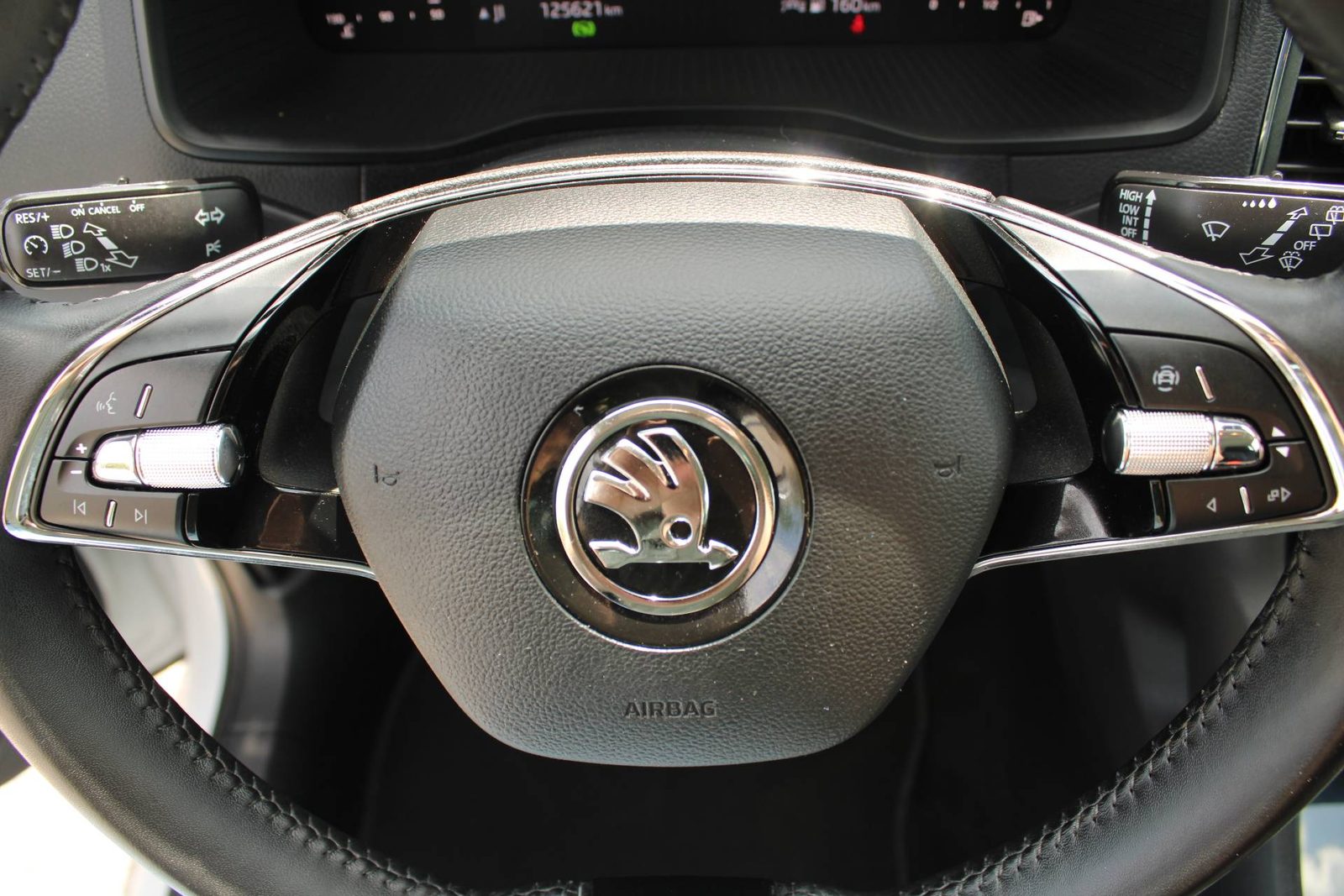 2023 Škoda Karoq — fotografija 17