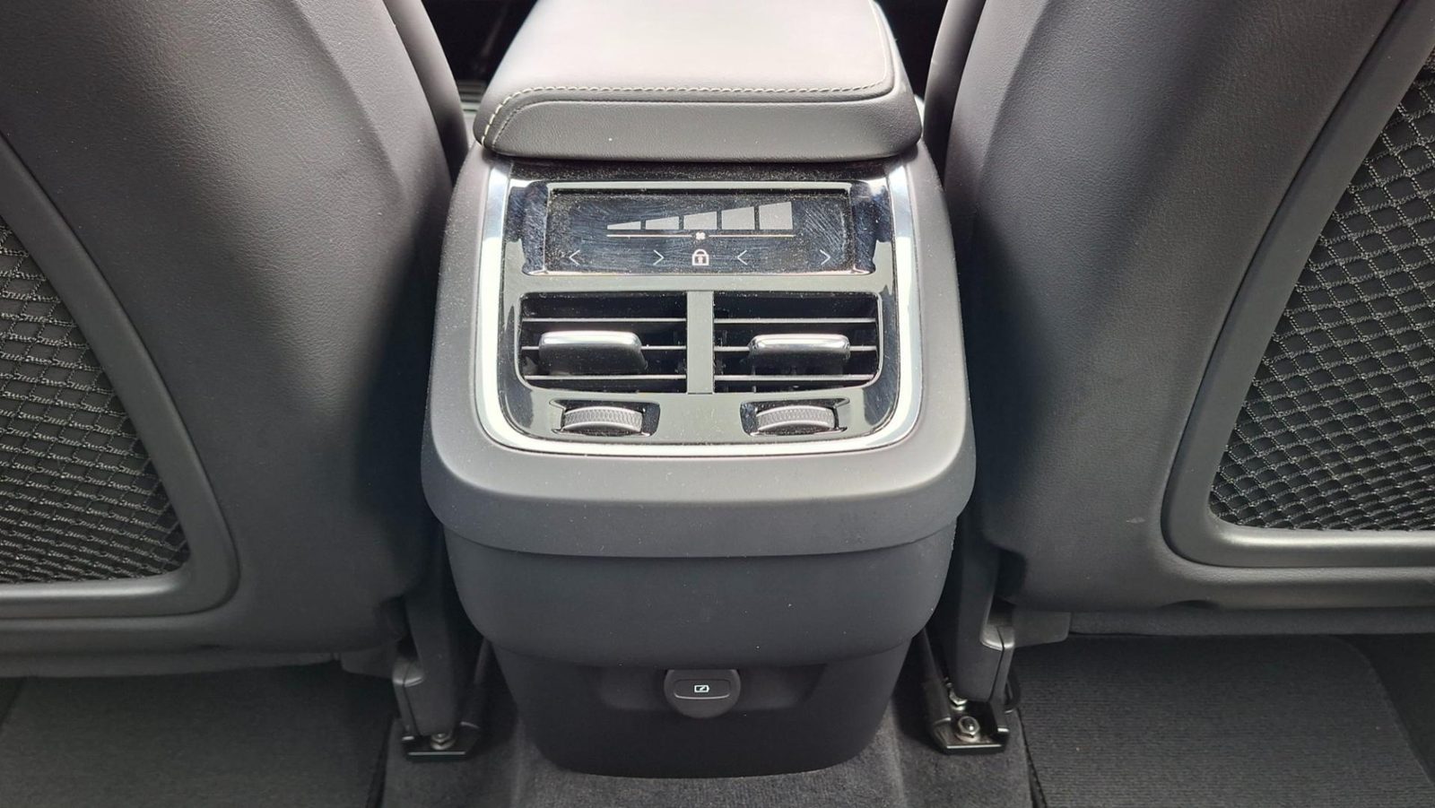2022 Volvo XC60 — fotografija 12