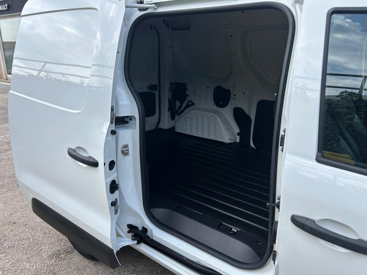 2022 Renault Express — fotografija 15