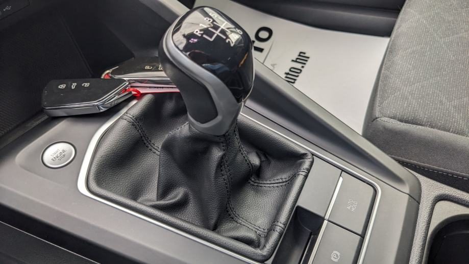 2023 Volkswagen Golf — fotografija 16