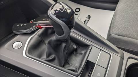 2023 Volkswagen Golf — sličica 16