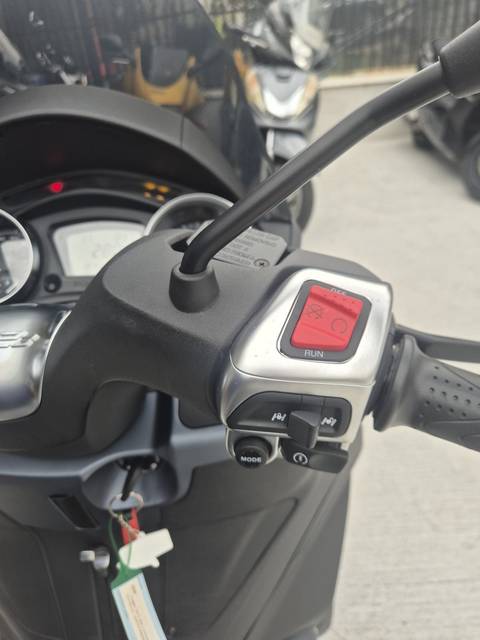 2023 Piaggio MP3 300 — sličica 6