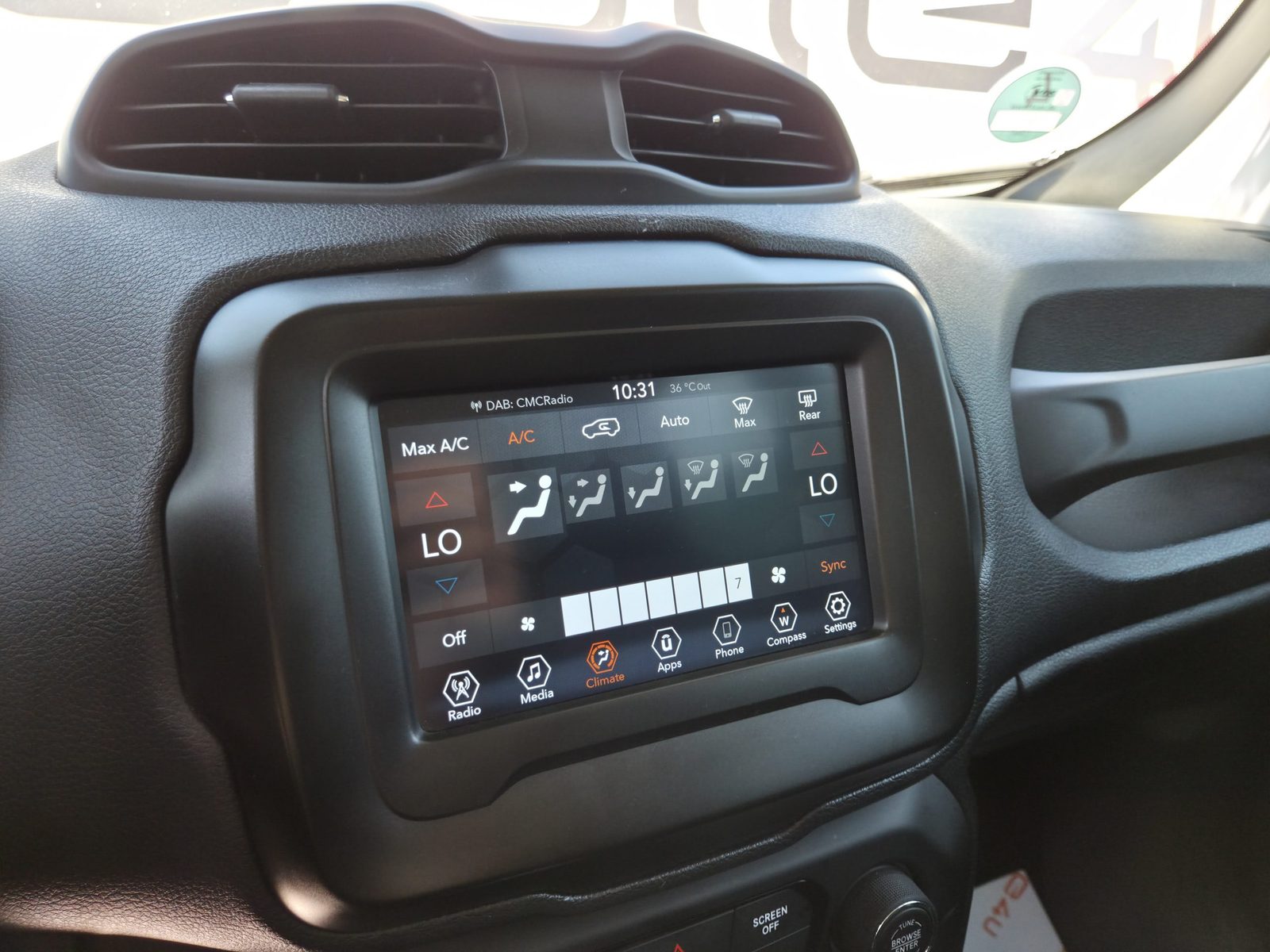 2022 Jeep Renegade — fotografija 13
