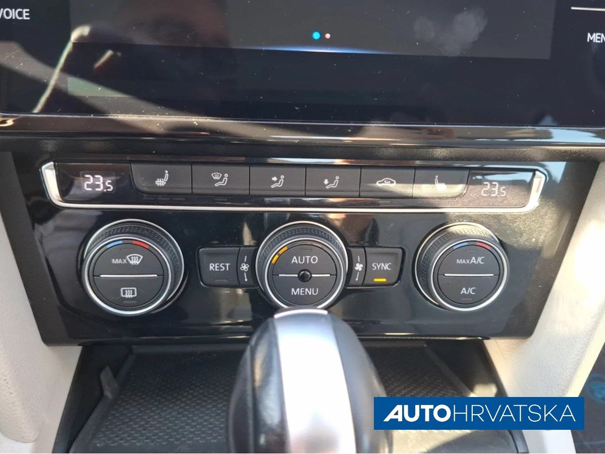 2019 Volkswagen Passat — fotografija 20