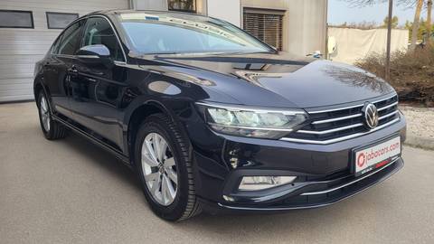 2021 Volkswagen Passat — sličica 2