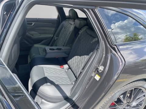 2025 Audi A6 Avant S line — sličica 10