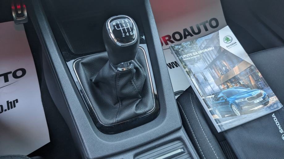 2021 Škoda Octavia — fotografija 20