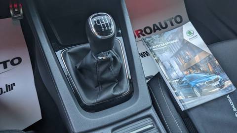 2021 Škoda Octavia — sličica 20