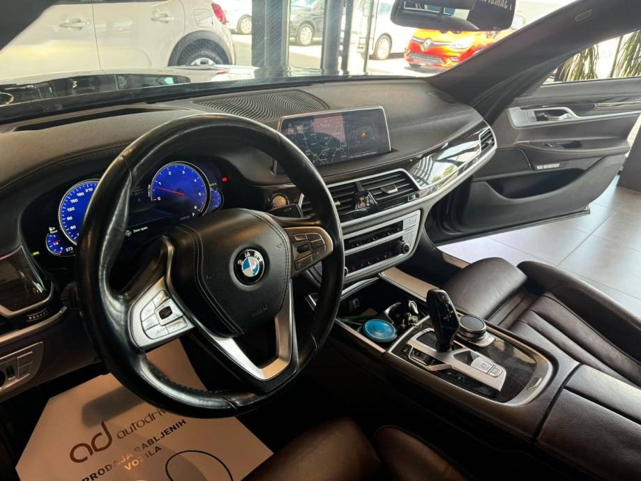 2017 BMW Serija 7 — fotografija 20