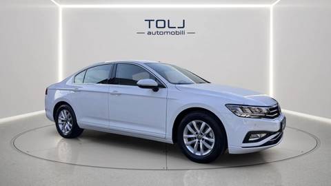 2022 Volkswagen Passat — sličica 2