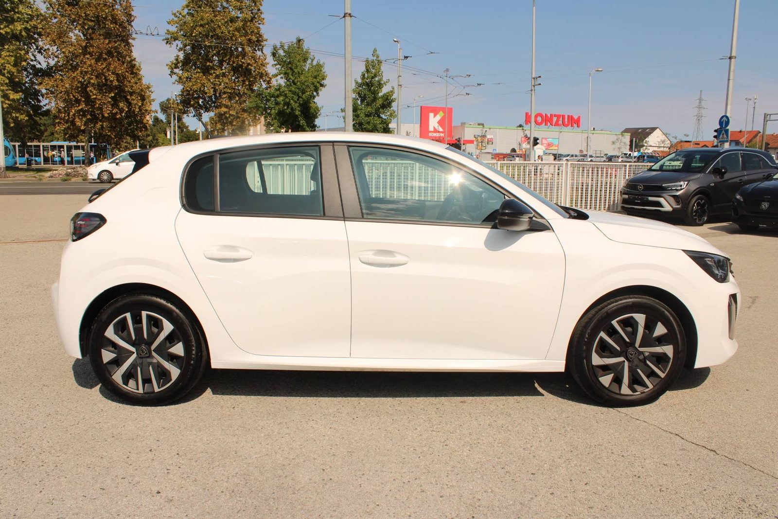 2024 Peugeot 208 — fotografija 4