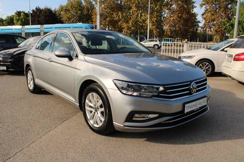 2022 Volkswagen Passat — sličica 3