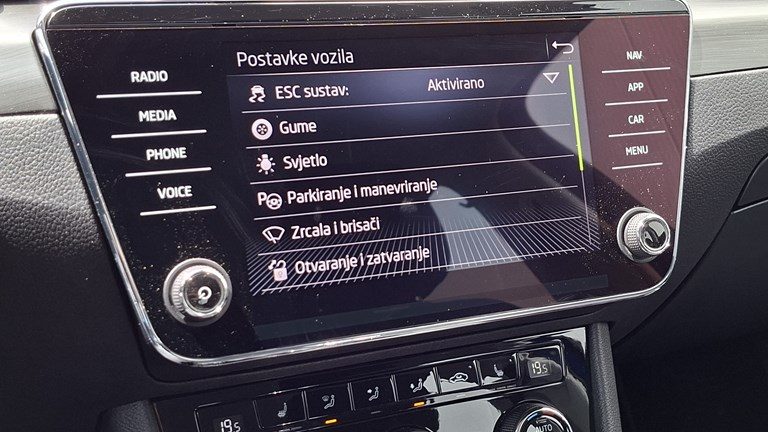 2021 Škoda Superb — fotografija 13