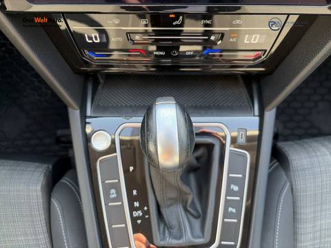 2021 Volkswagen Passat — sličica 19