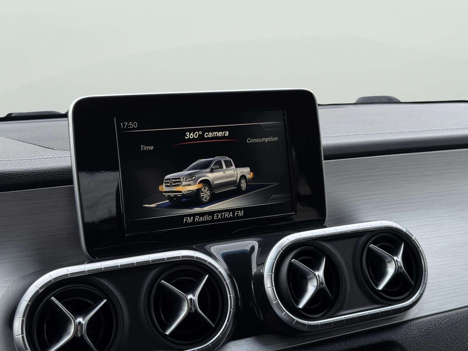 2018 Mercedes-Benz X-klasa — fotografija 16