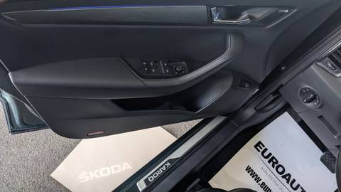 2022 Škoda Karoq — sličica 17