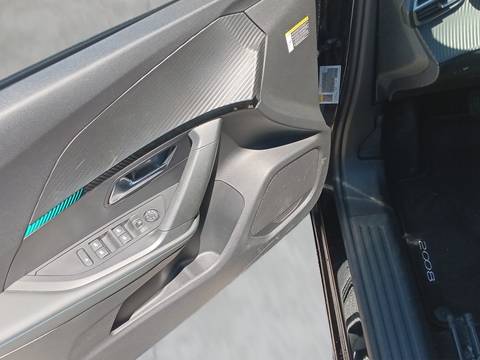 2023 Peugeot 2008 — sličica 13