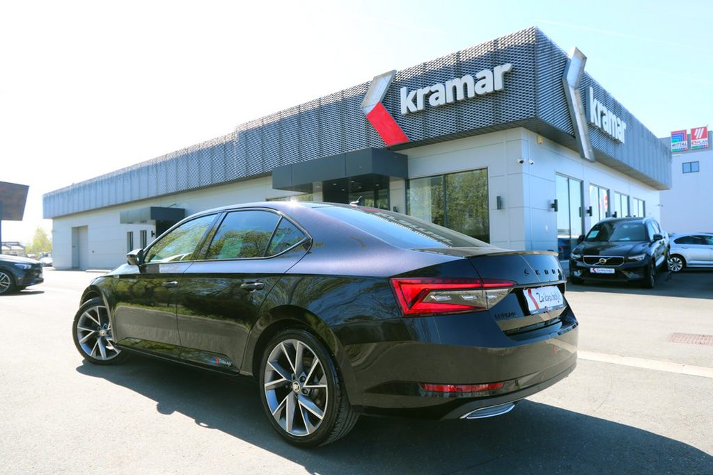 2021 Škoda Superb Sportline — fotografija 17